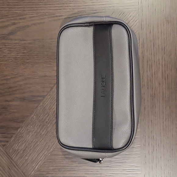 Lalique Amenity Kit Singapore Airlines First Class - Picture 1 of 4